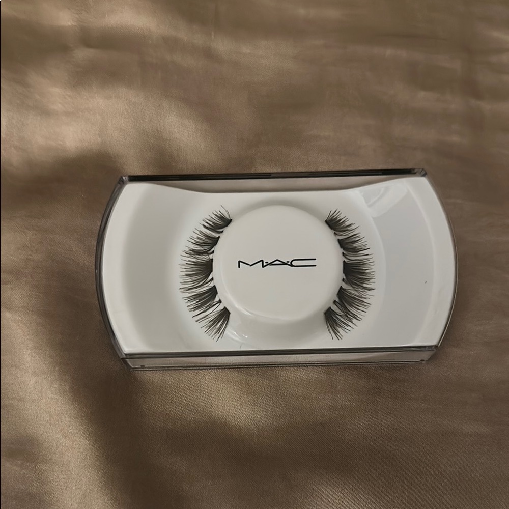 MAC 43 False Eyelashes BNIB Discontinued